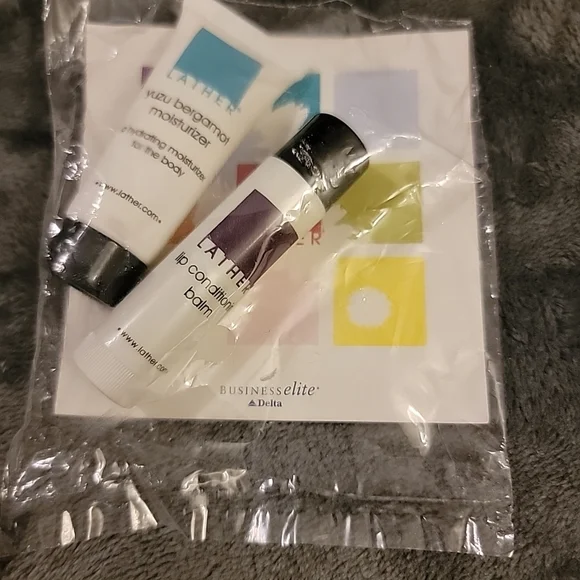 Delta Airlines Elite Business First Class Flight Amenity Kit - Picture 10 of 13